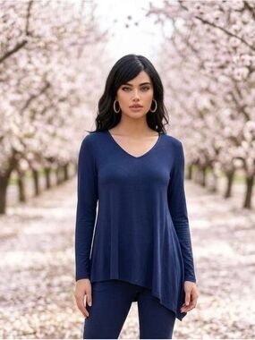 Chico's Navy V-Neck Asymmetrical Tunic Top